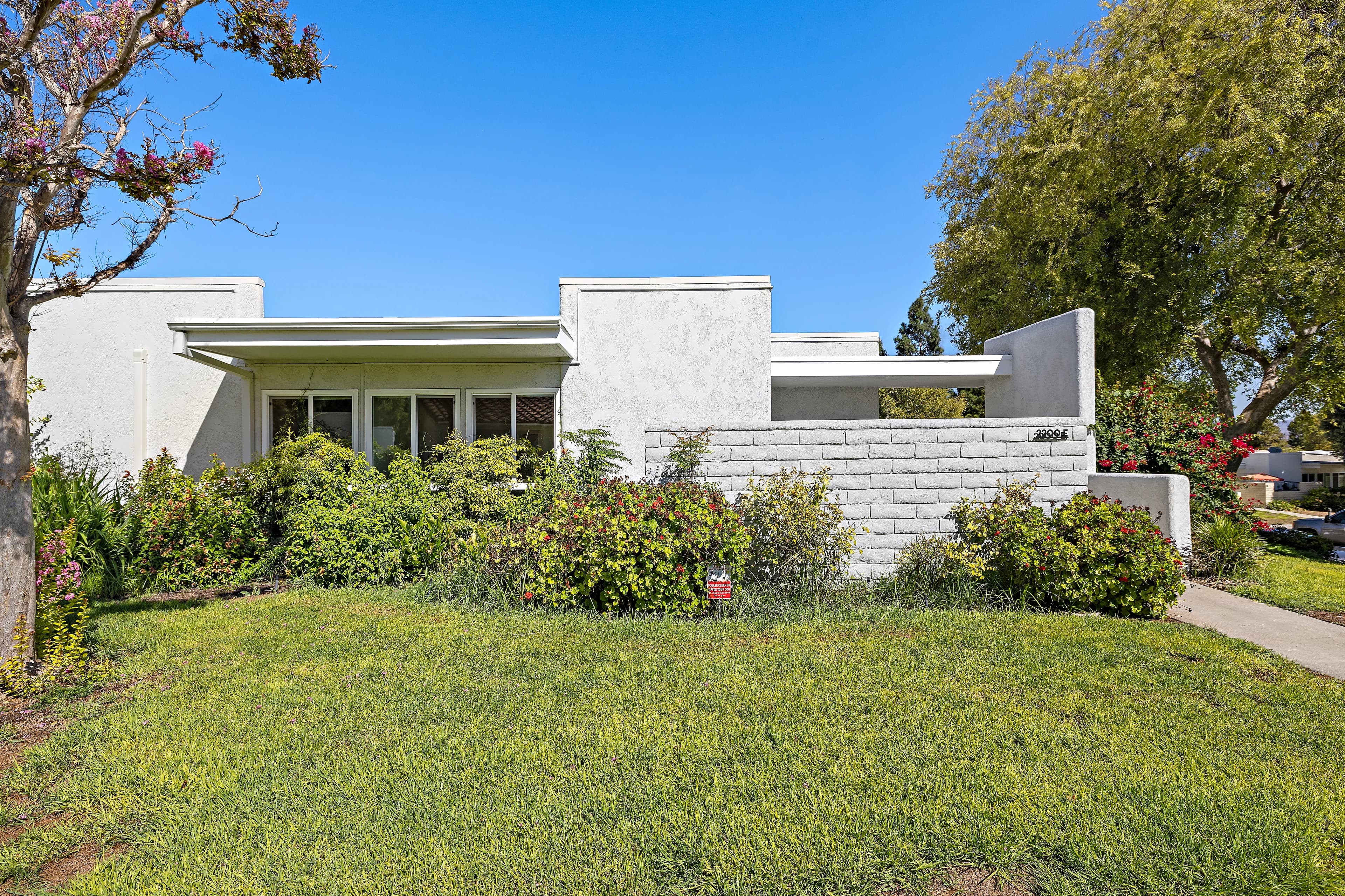 2200 Via Mariposa E Laguna Woods, CA 92637 - Property exterior